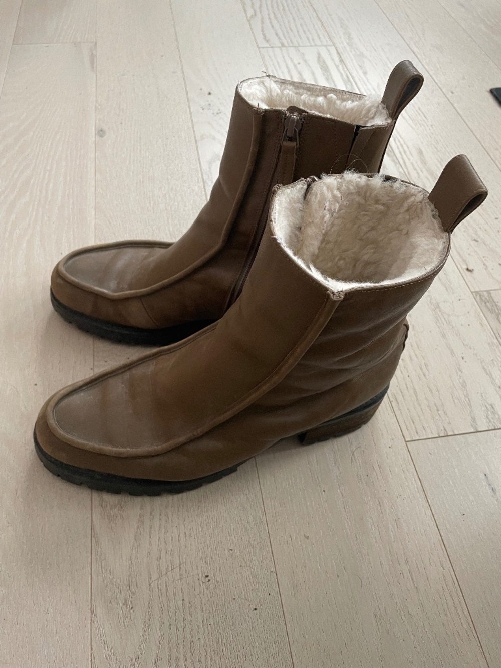 Maguire Vigo Shearling Boots